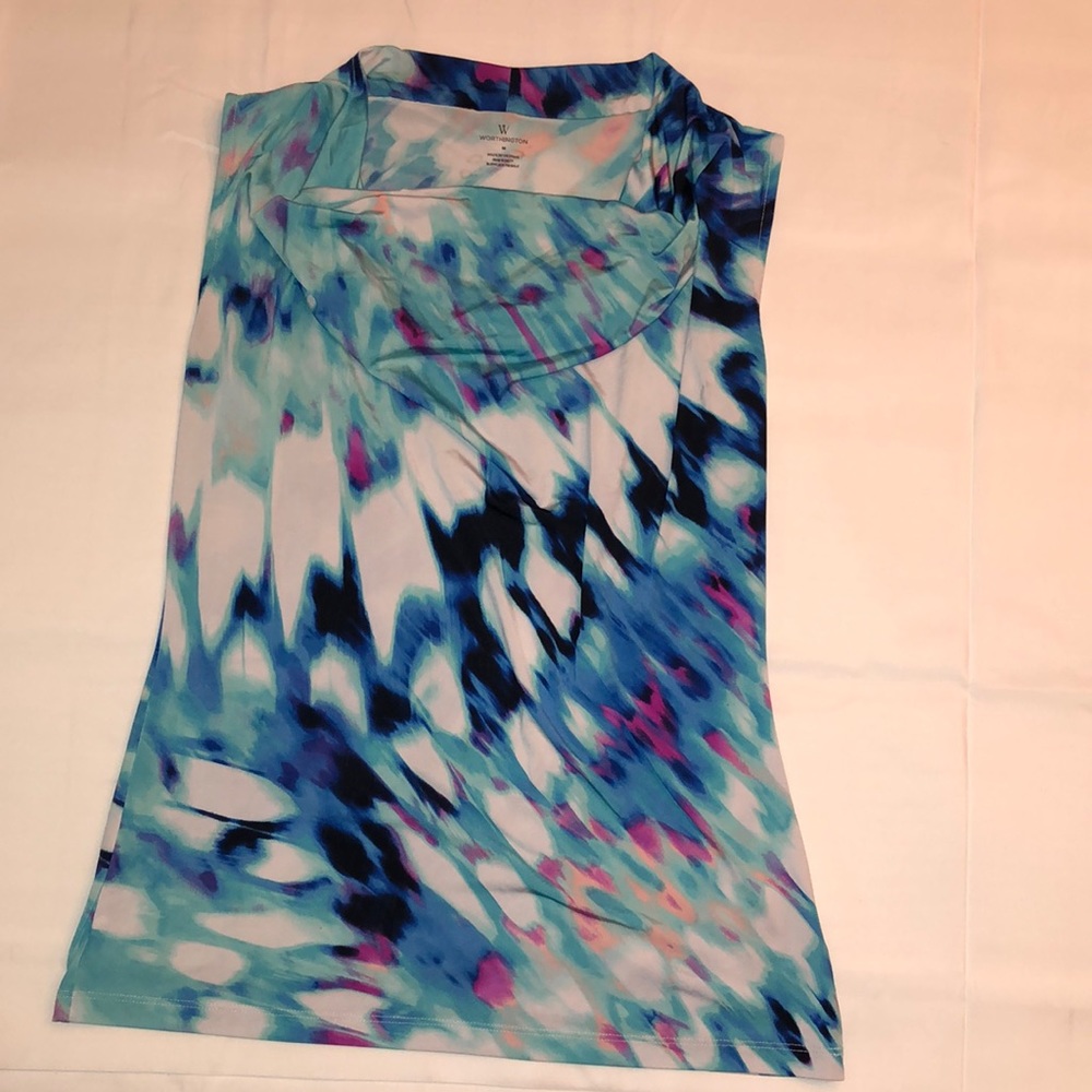 Worthington top M wonderful fabric and colors sleeveless crowl neck